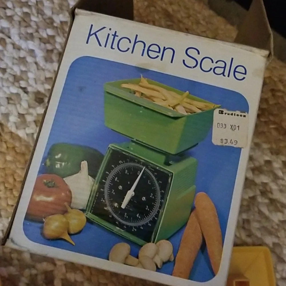 Vintage Kitchen King Yellow Kitchen Scale w Box